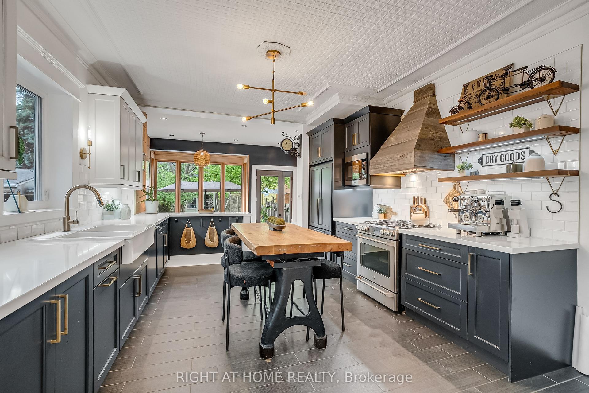 118 Lansdowne Avenue, Toronto — Detached for sale, photo 1