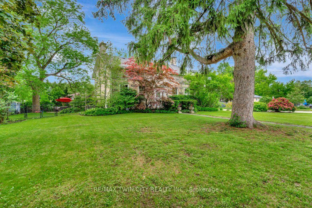 142 GLENMORRIS Street — photo 1