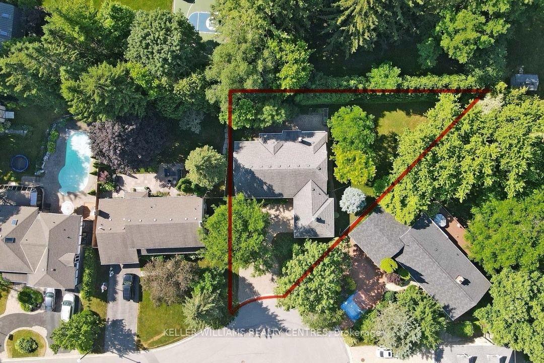 27 Hawthorne Lane — photo 1