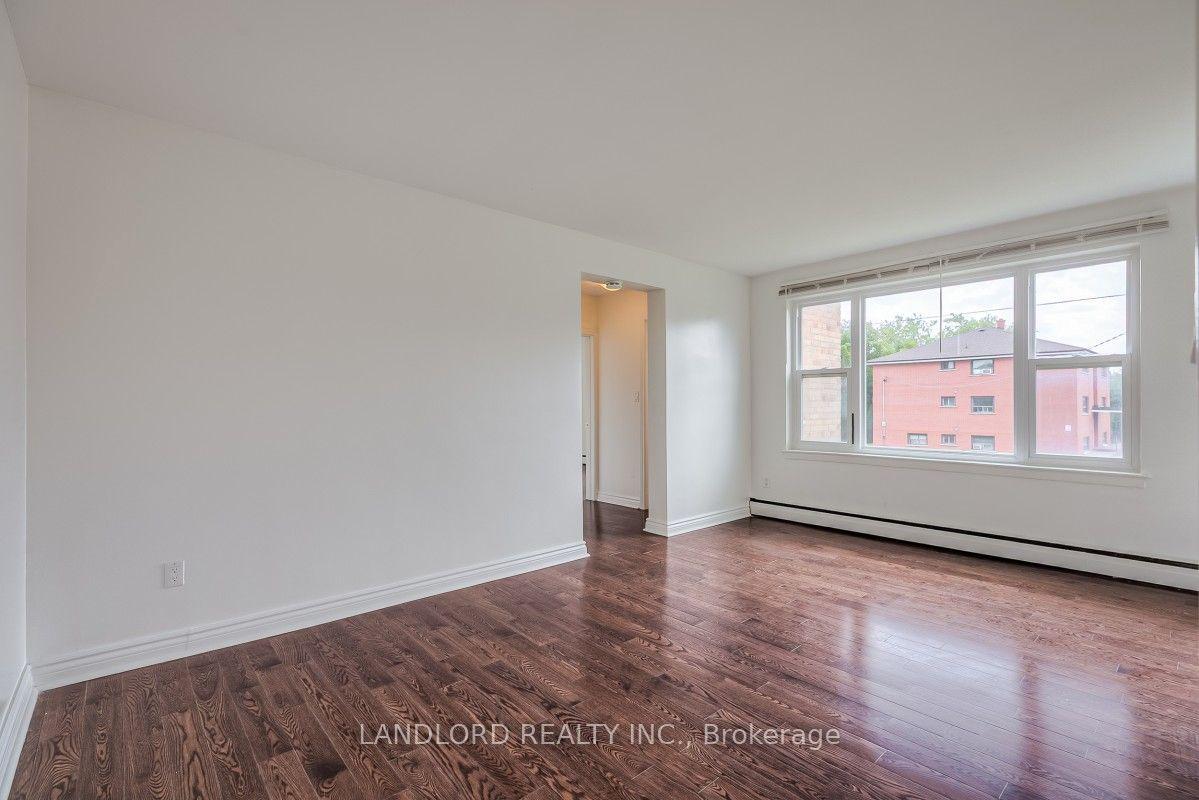 111 Craydon Road 204 #204, Whitby — Multiplex for lease, photo 1