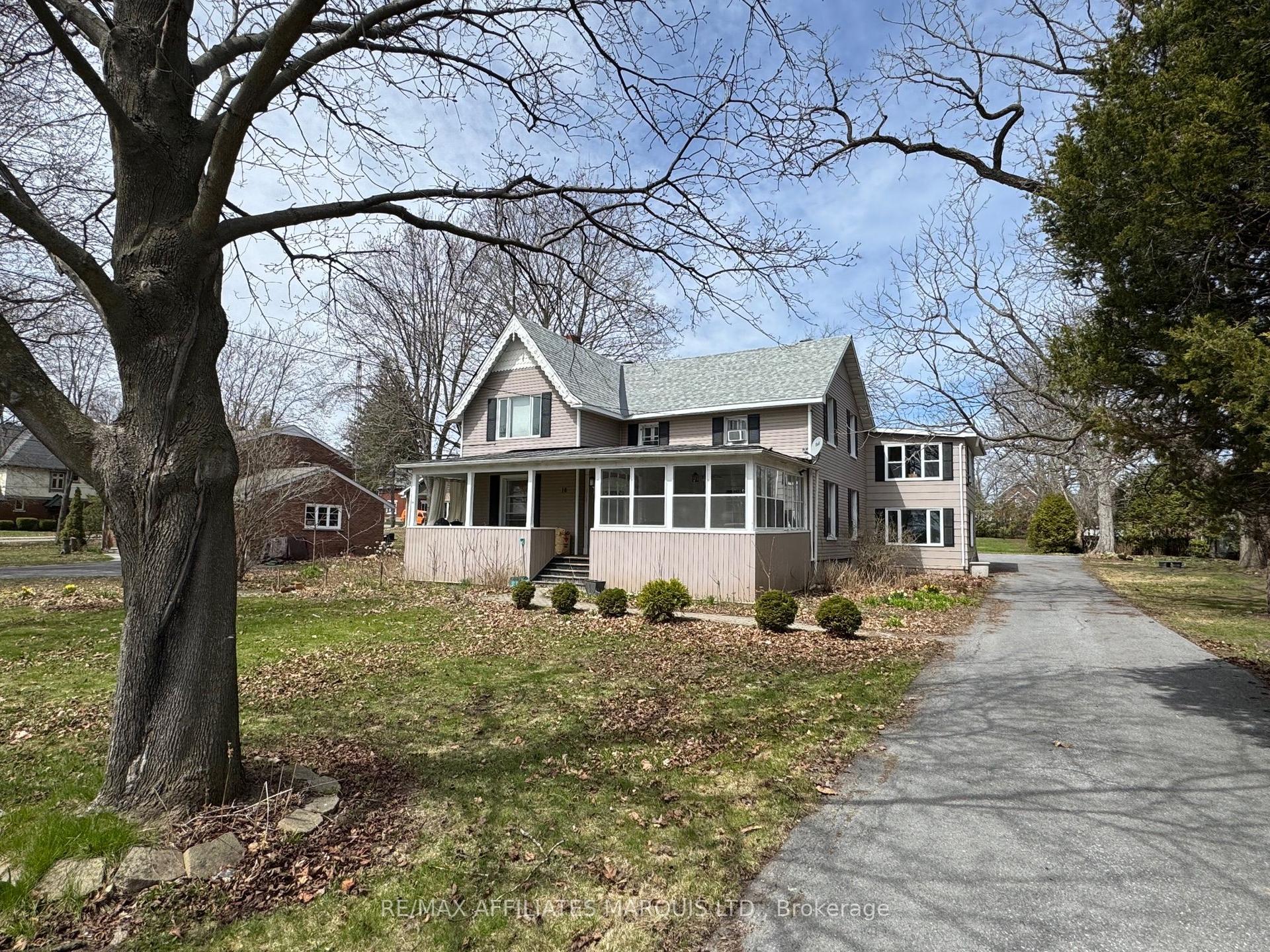 16 Lakeshore Drive — photo 1