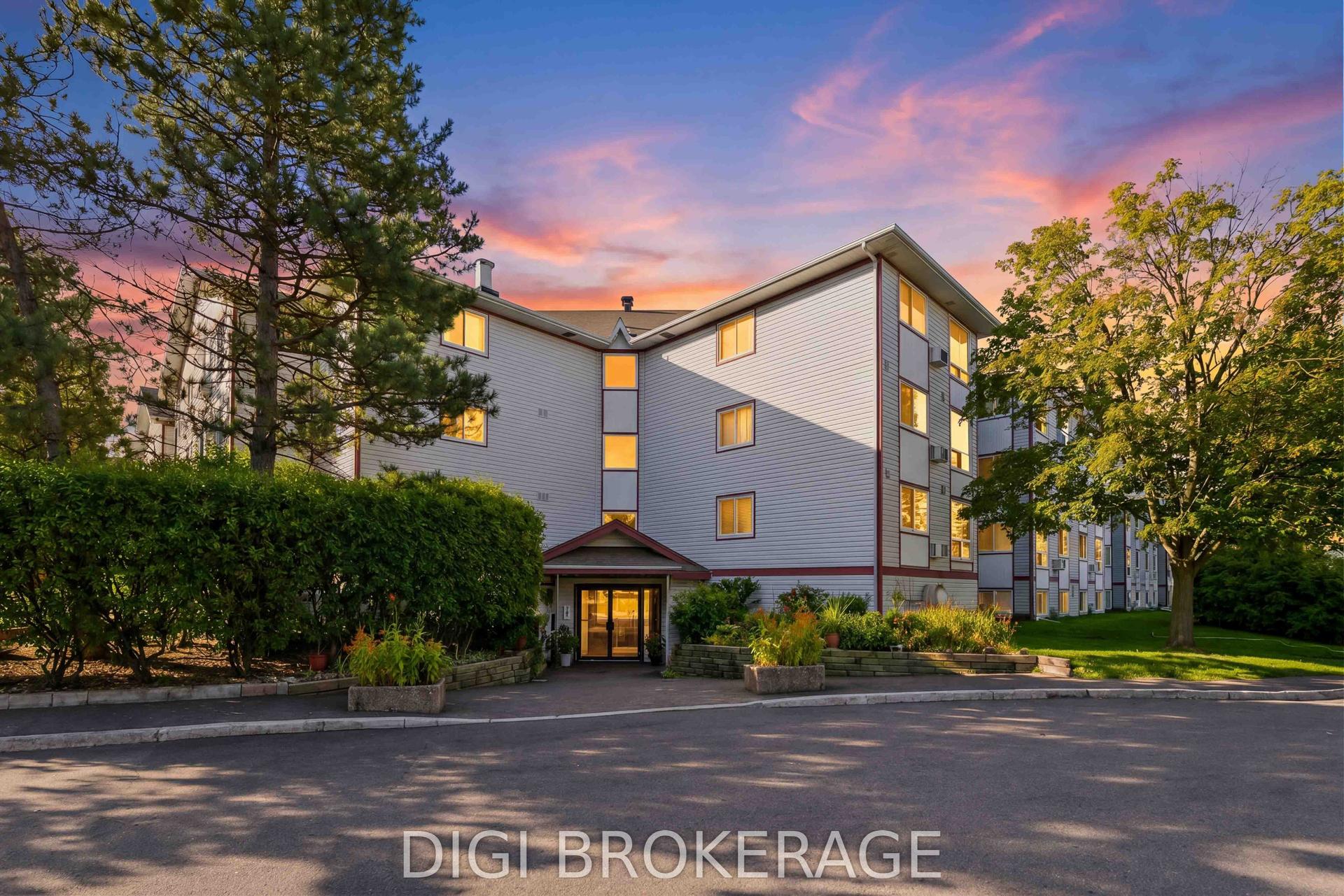 318 Lorry Greenberg Drive 302 #302, Hunt Club - South Keys and Area — Condo for sale, photo 1