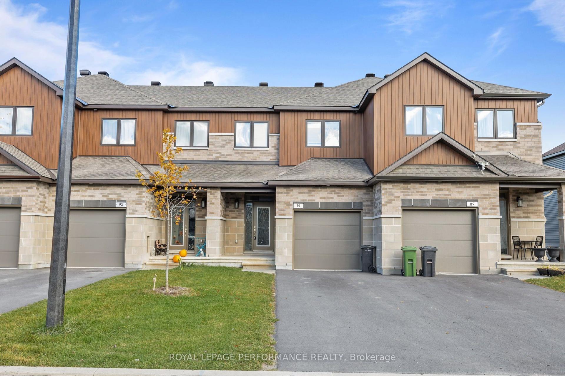 91 Richelieu Street, Russell — Townhouse for lease, photo 1