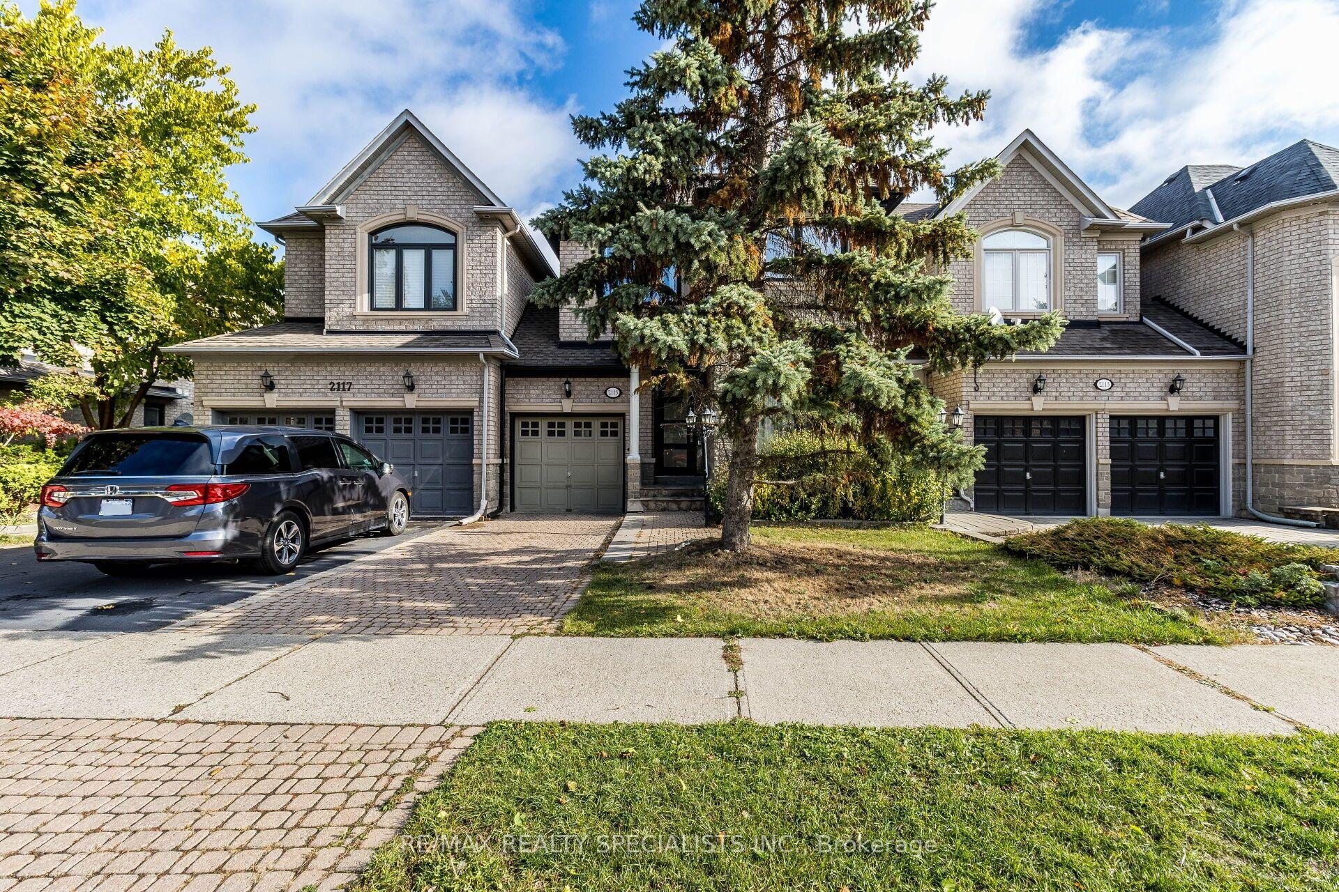 2115 Pinevalley Crescent — photo 1