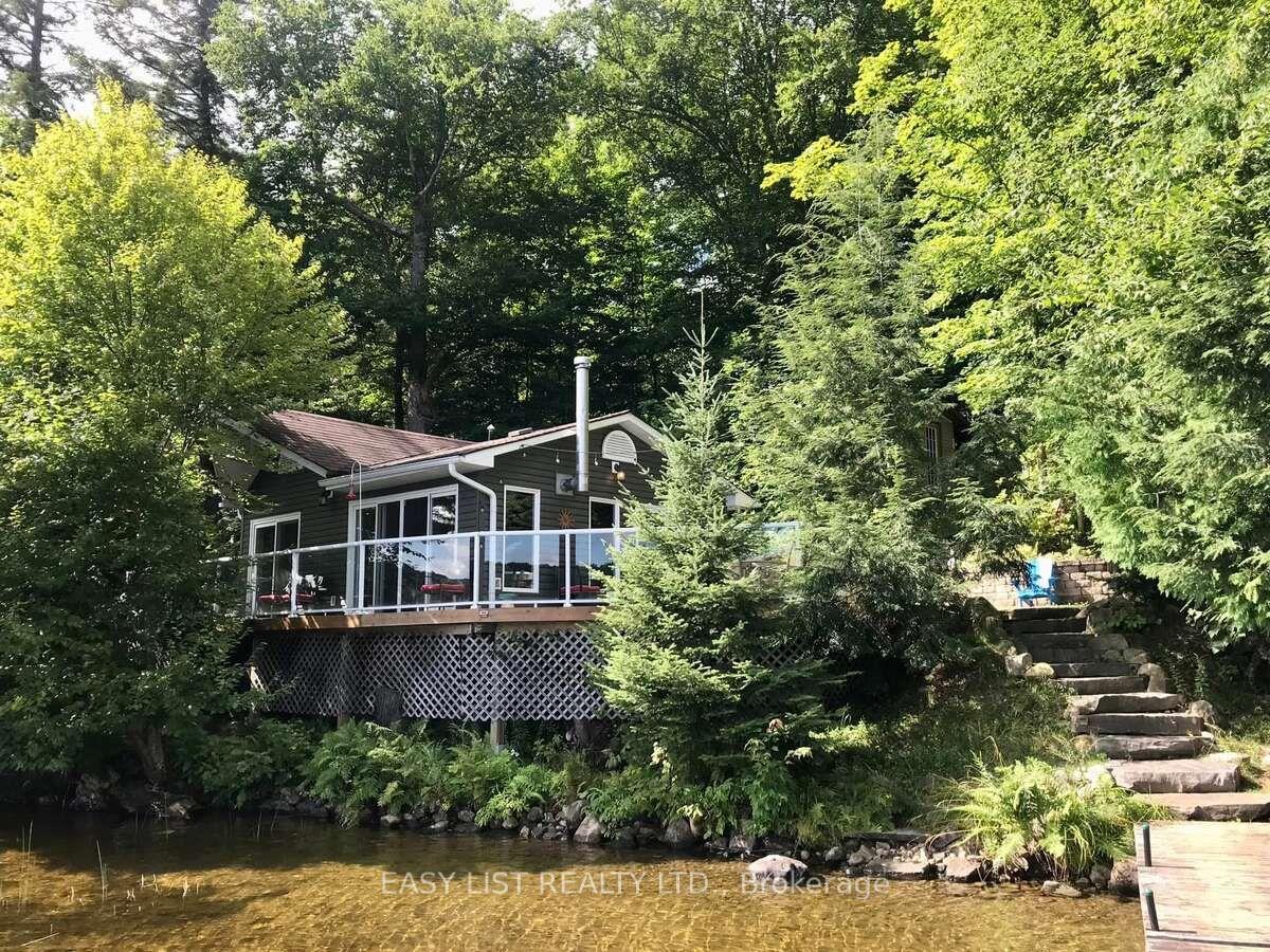 61 Maple Drive — photo 1
