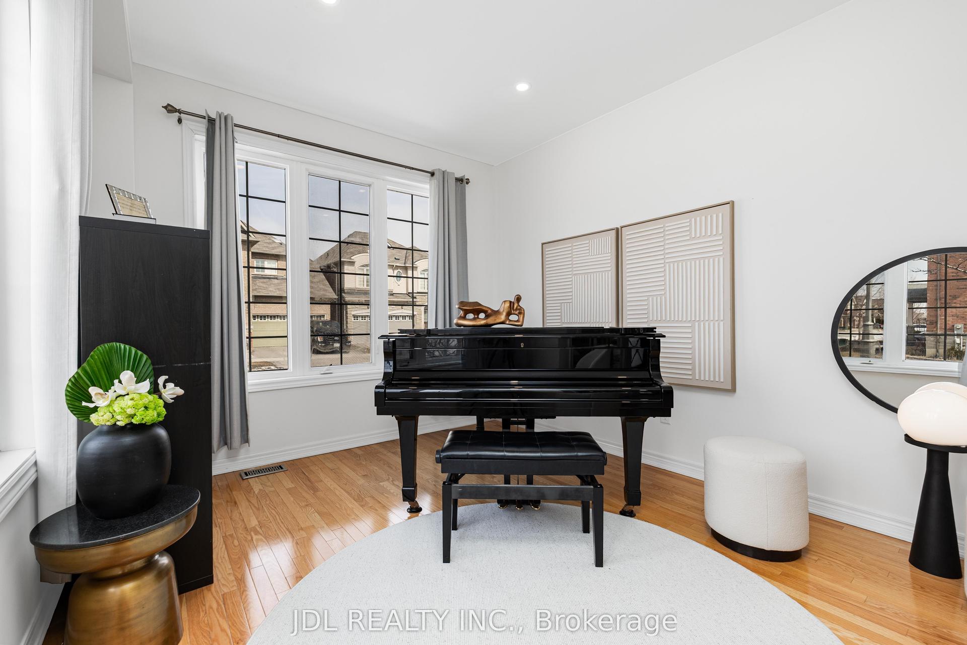 3 Mansard Drive — photo 1