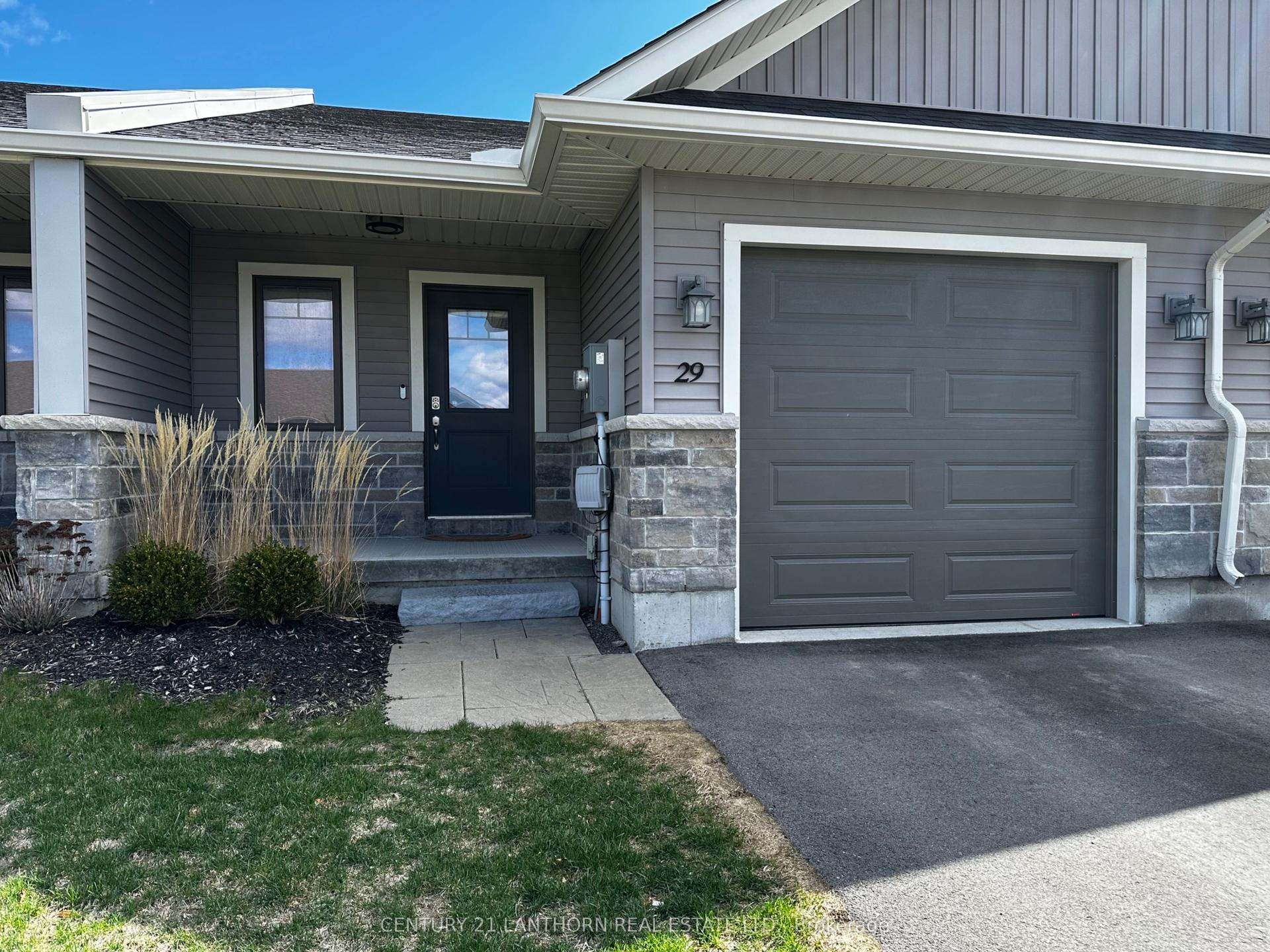 29 Sandhu Crescent — photo 1