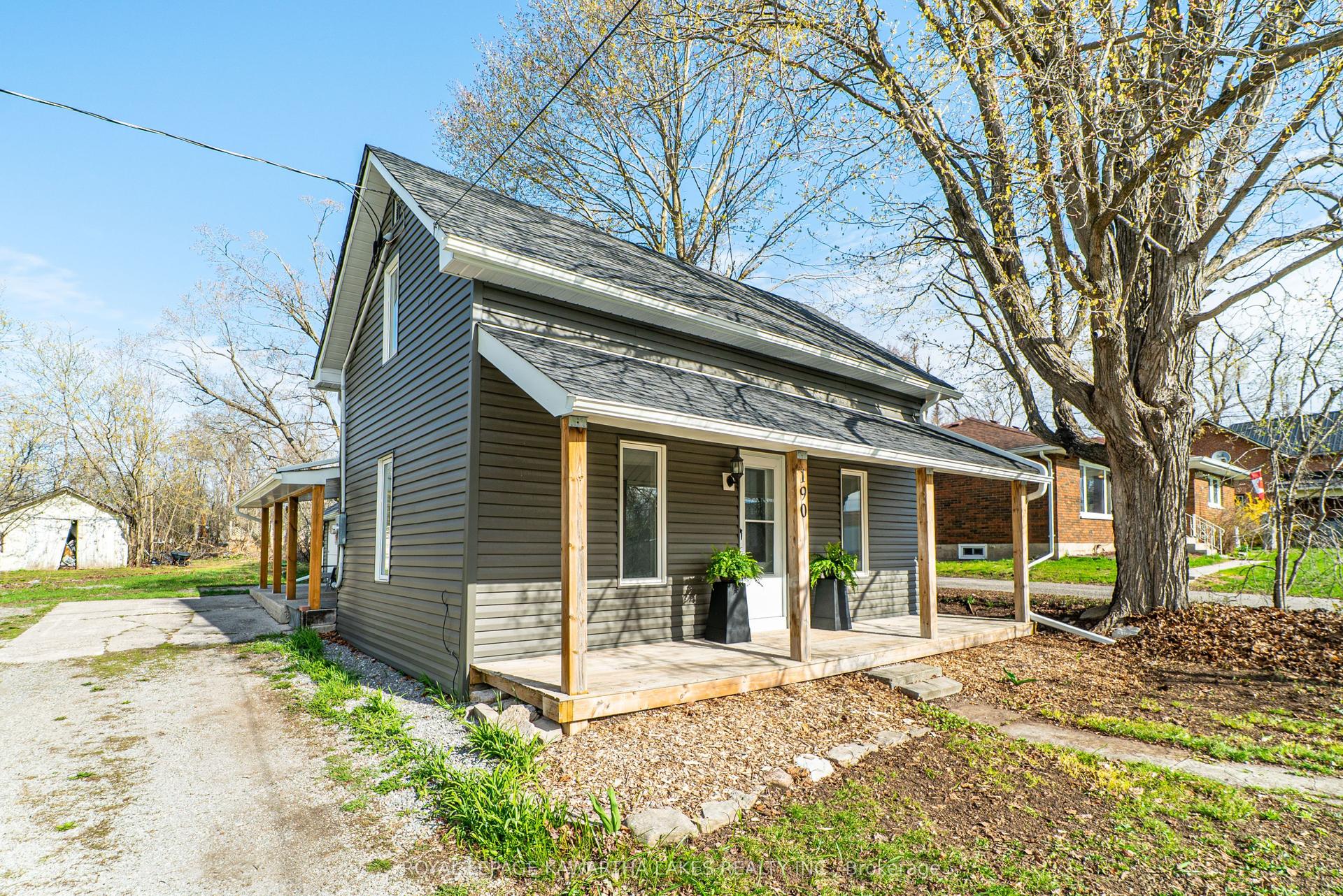 190 Main Street — photo 1