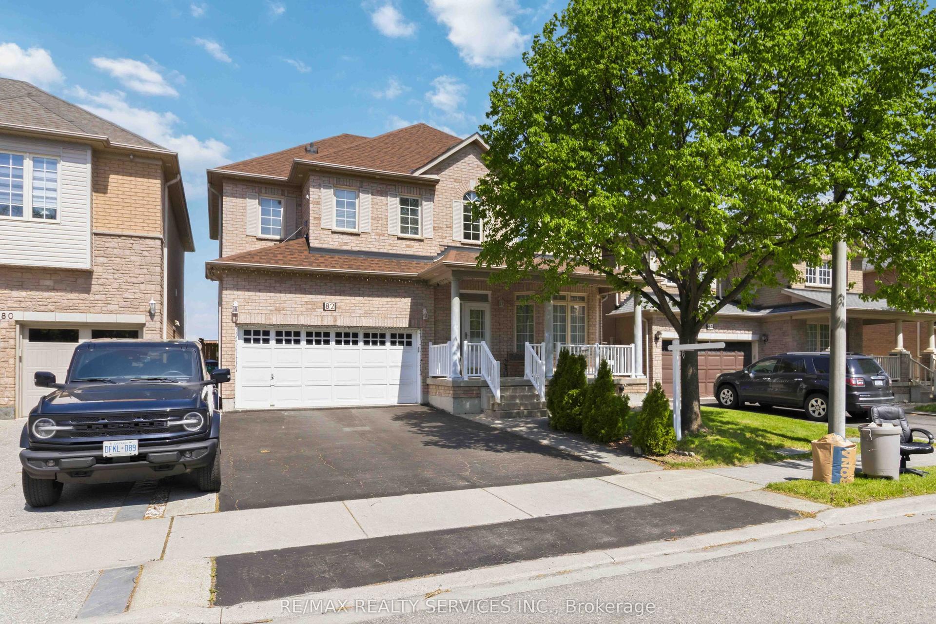 82 Mainard Crescent — photo 1