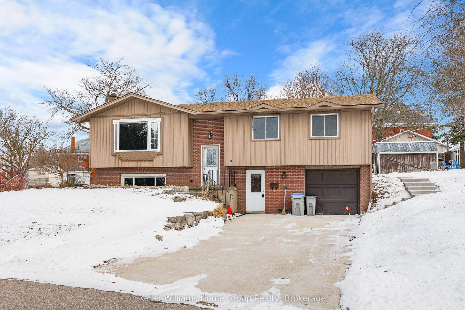 4 Torrance Crescent — photo 1