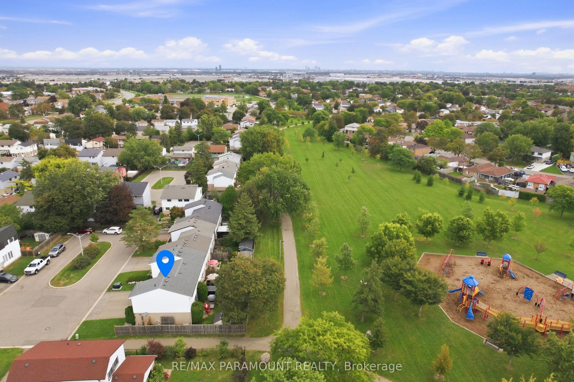 16 Gleneaden Court, Brampton — Townhouse for sale, photo 1