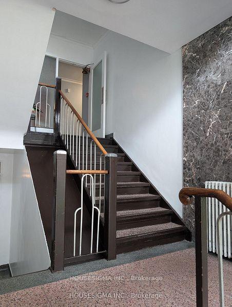 117 Cosburn Avenue 202 #202, Toronto — Multiplex for lease, photo 1
