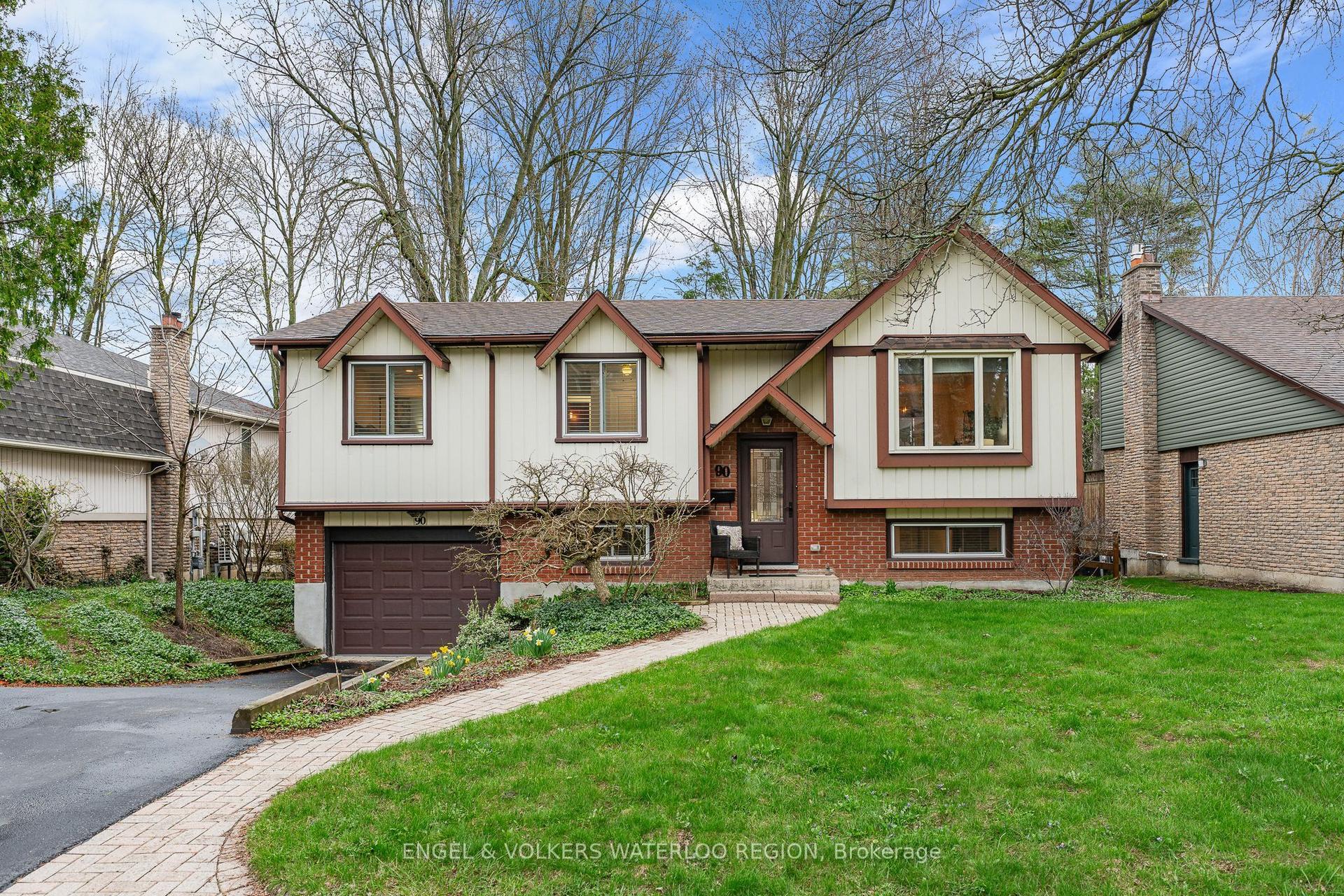 90 Amos Avenue — photo 1