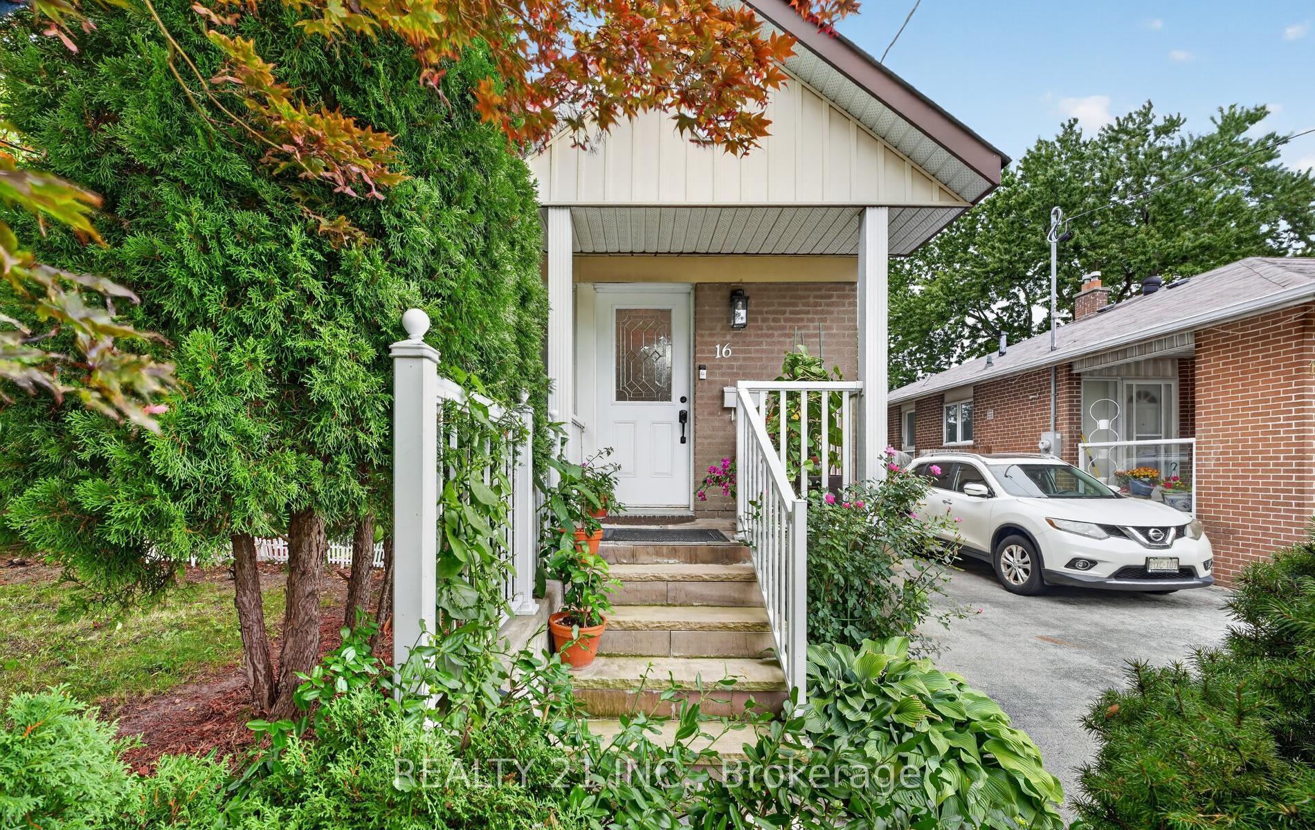 16 Baltray Crescent, Toronto — Semi-Detached for sale, photo 1