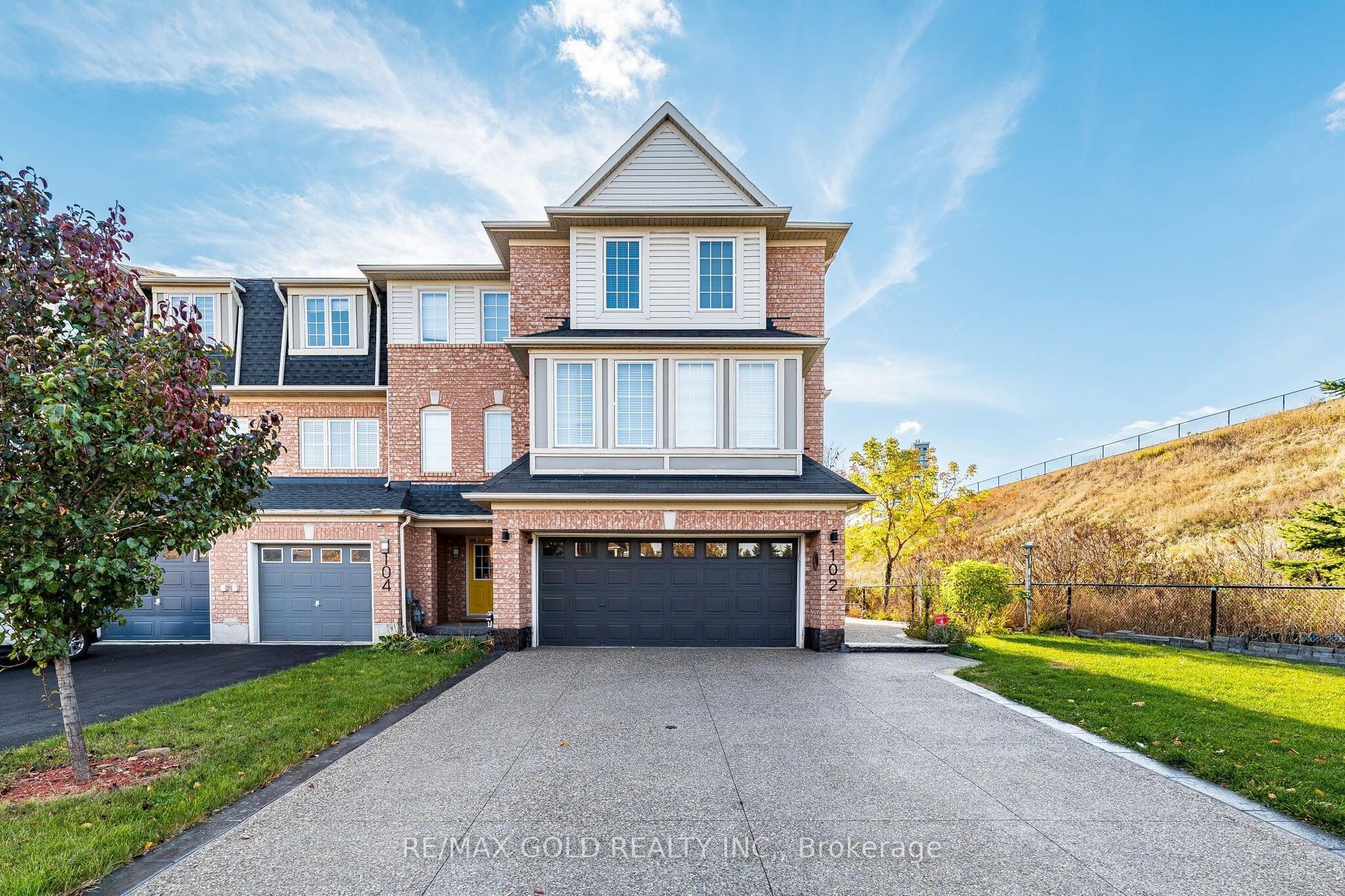 102 Decker Hollow Circle, Brampton — Townhouse for sale, photo 1