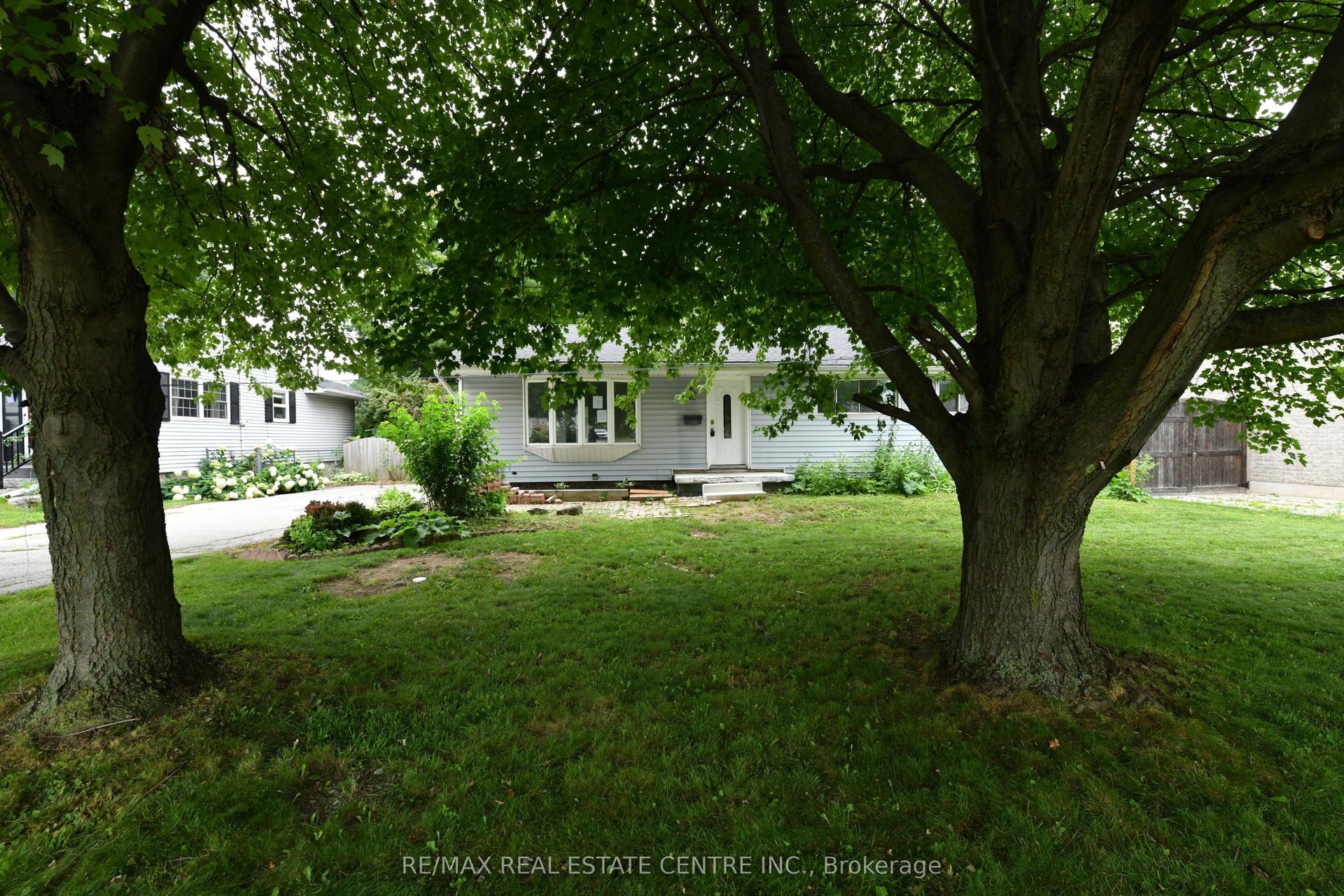 15 Miller Drive, Hamilton — Detached for sale, photo 1