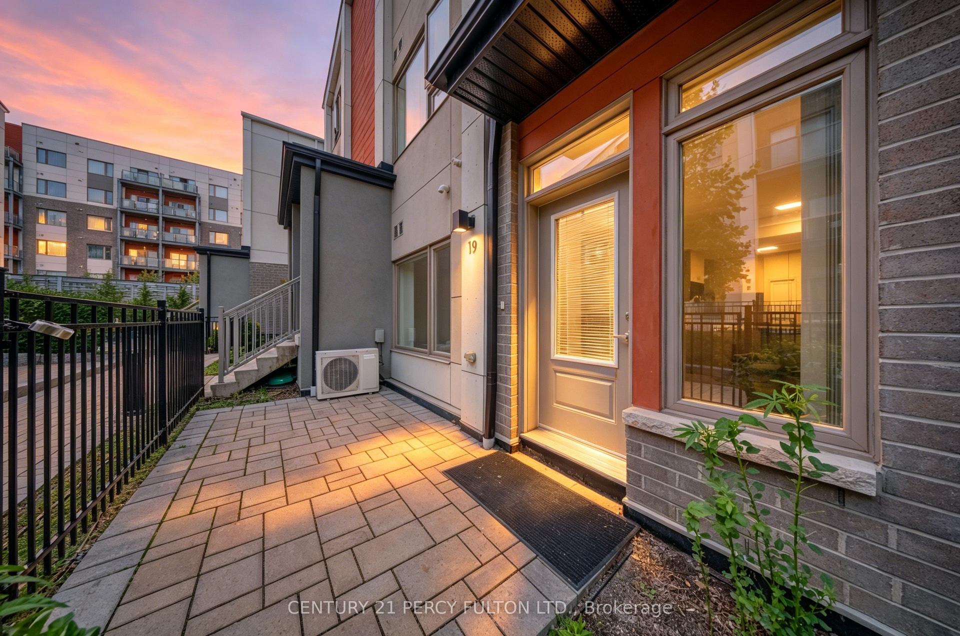 70 Orchid Place Drive TH 19 #TH 19, Toronto — Condo Town for sale, photo 1