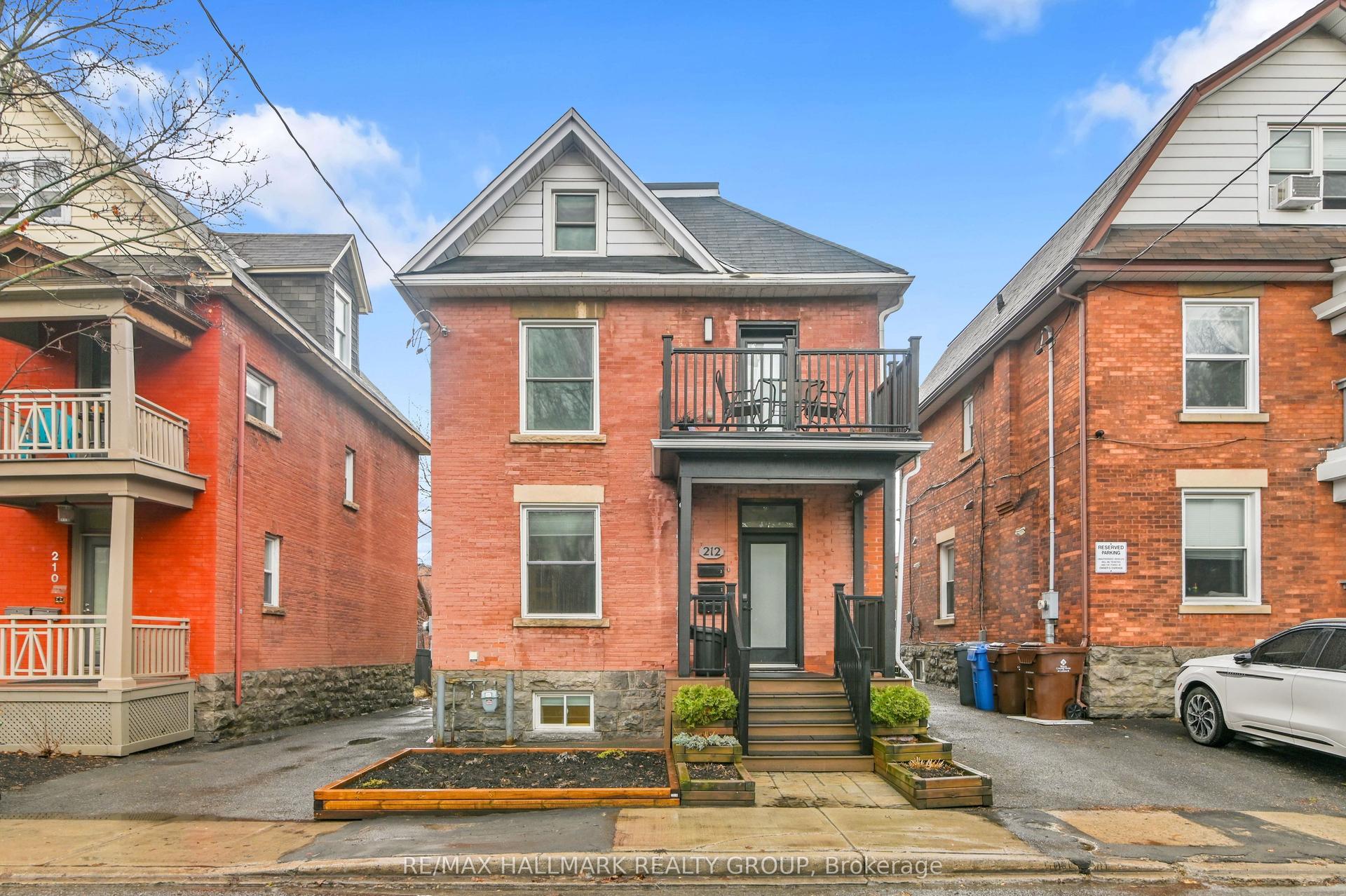 212 Flora Street — photo 1