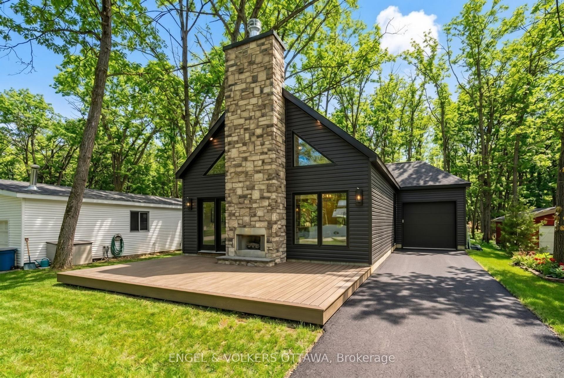 557 Bayview Drive — photo 1