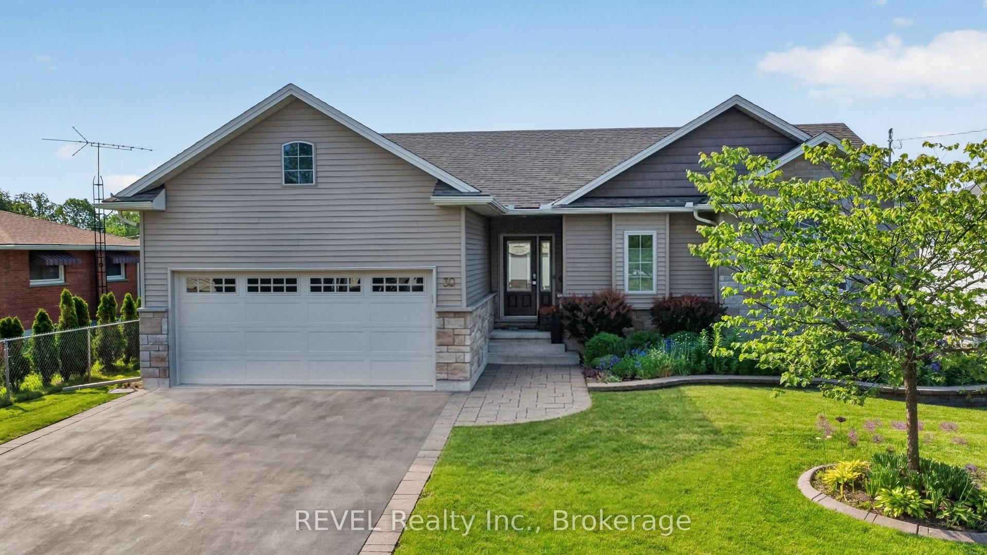 30 Drummond Crescent — photo 1