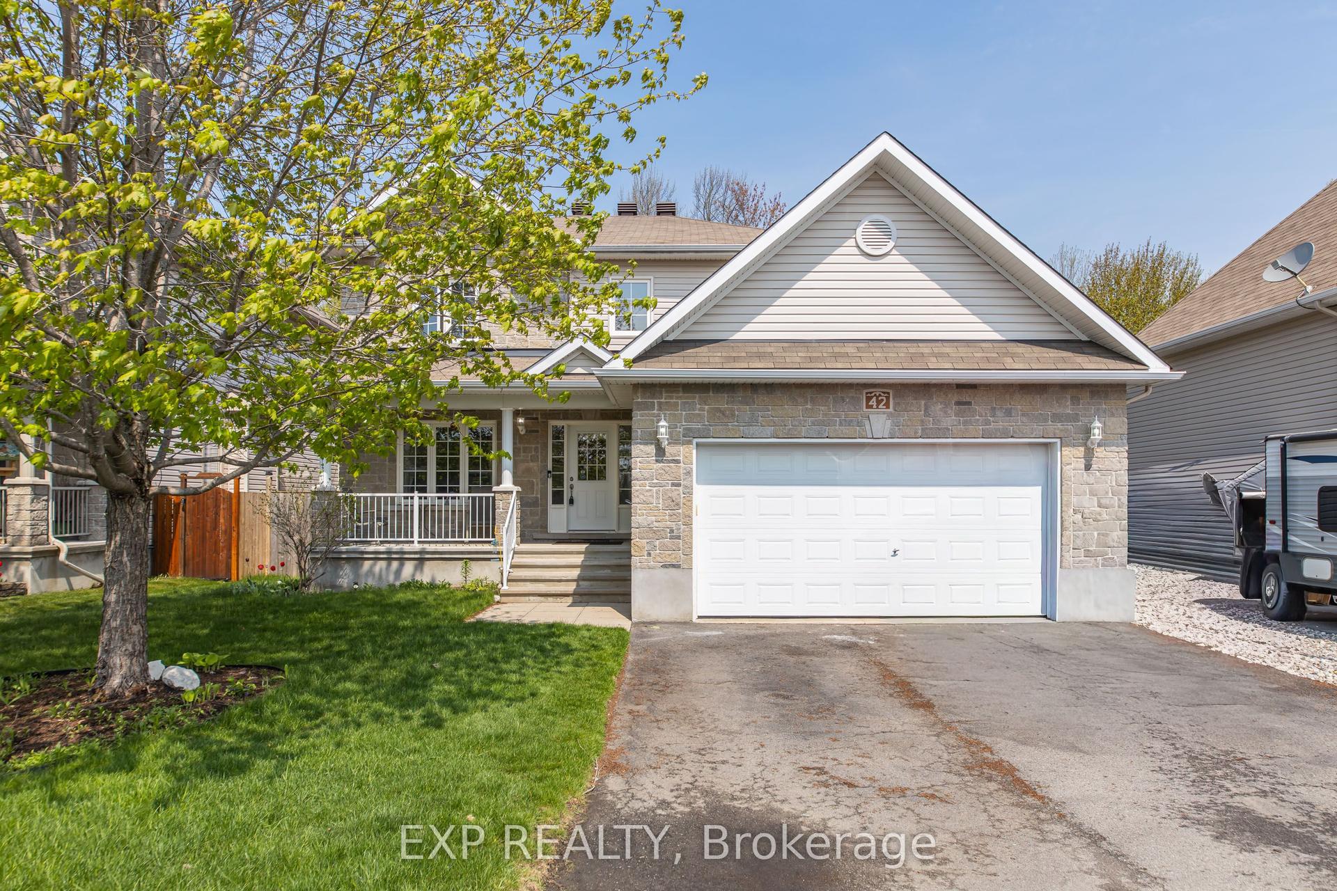 42 Oasis Street — photo 1