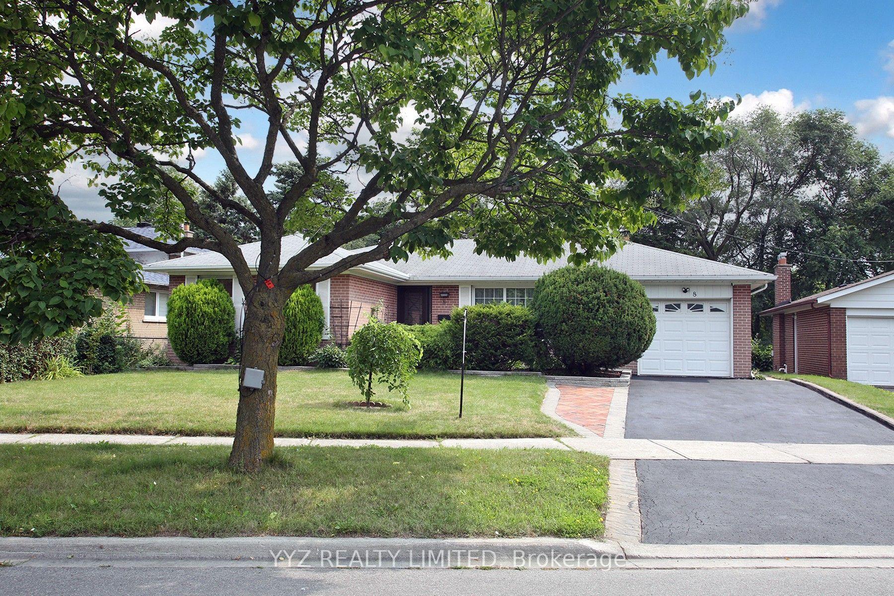 8 Snowcrest Avenue, Toronto — Detached for sale, photo 1