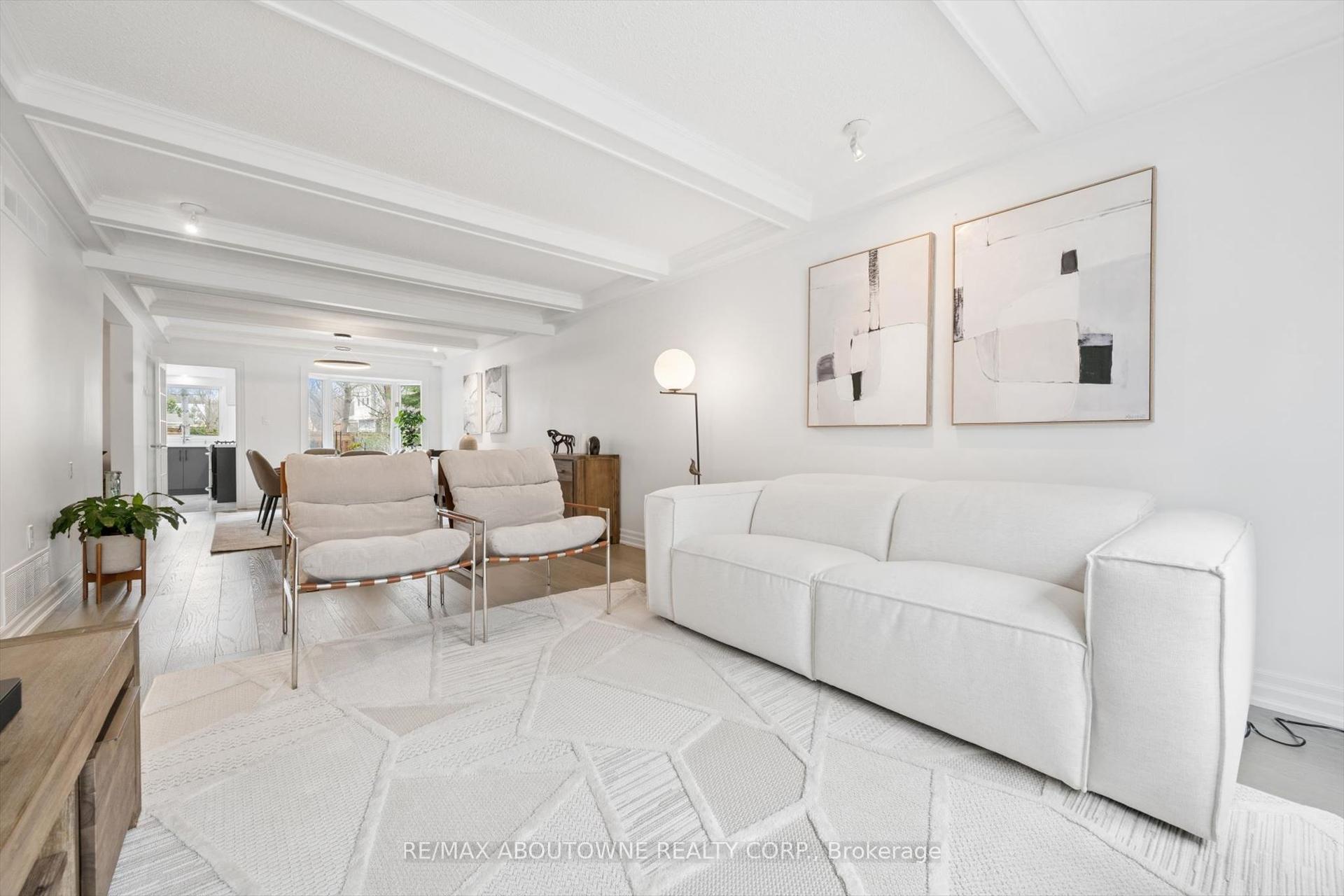 1194 Queen Victoria Avenue, Mississauga — Detached for sale, photo 1