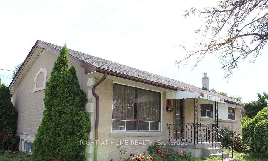 35 Warnica Avenue, Toronto — Detached for lease, photo 1