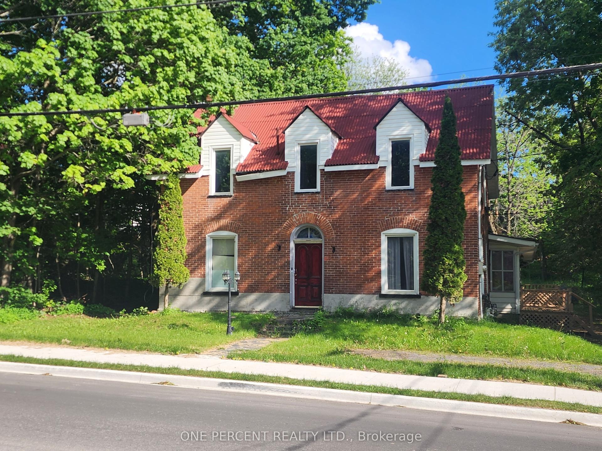 213 St Lawrence Street East Street E — photo 1