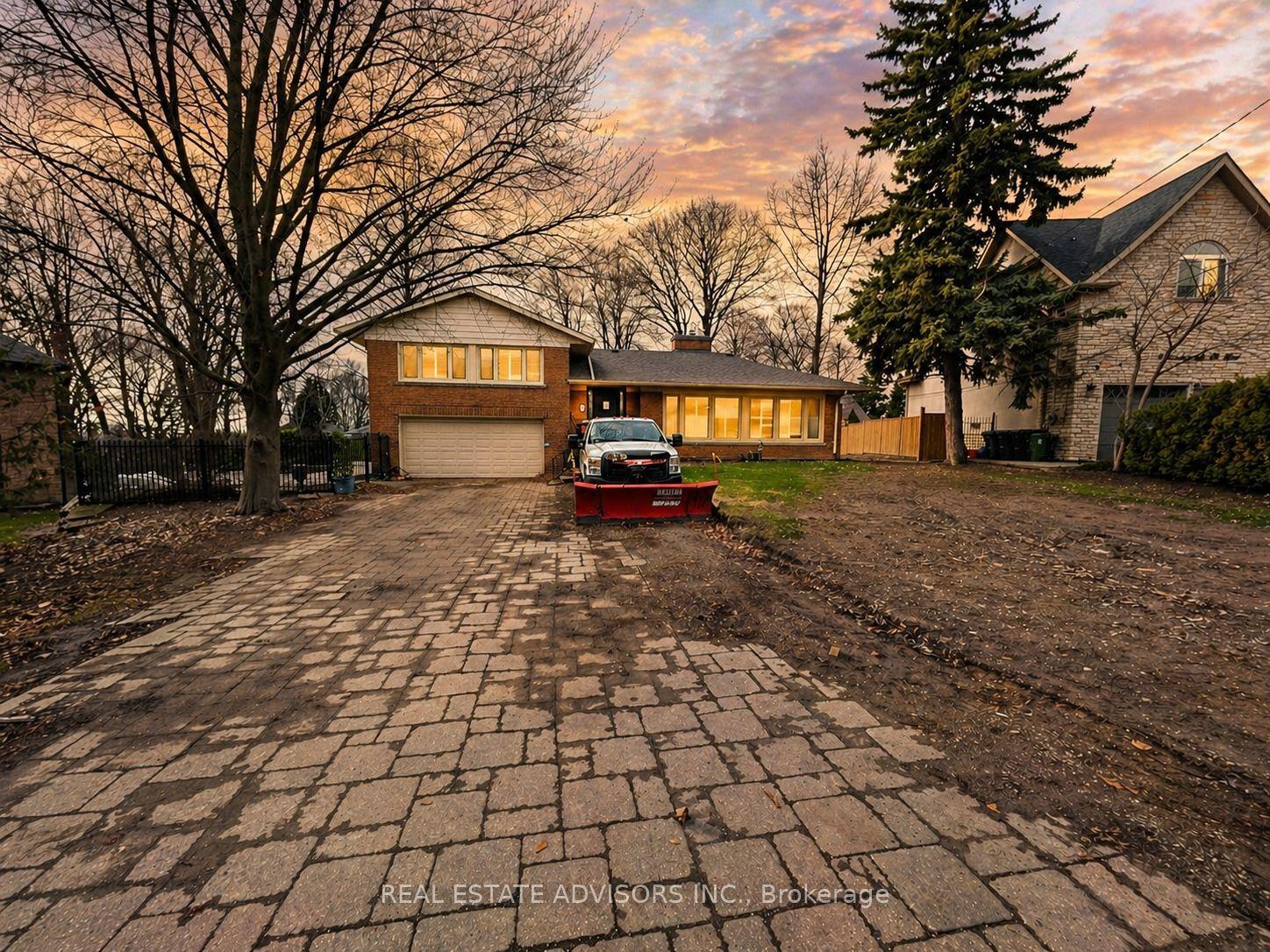 1 Lakehill Crescent — photo 1