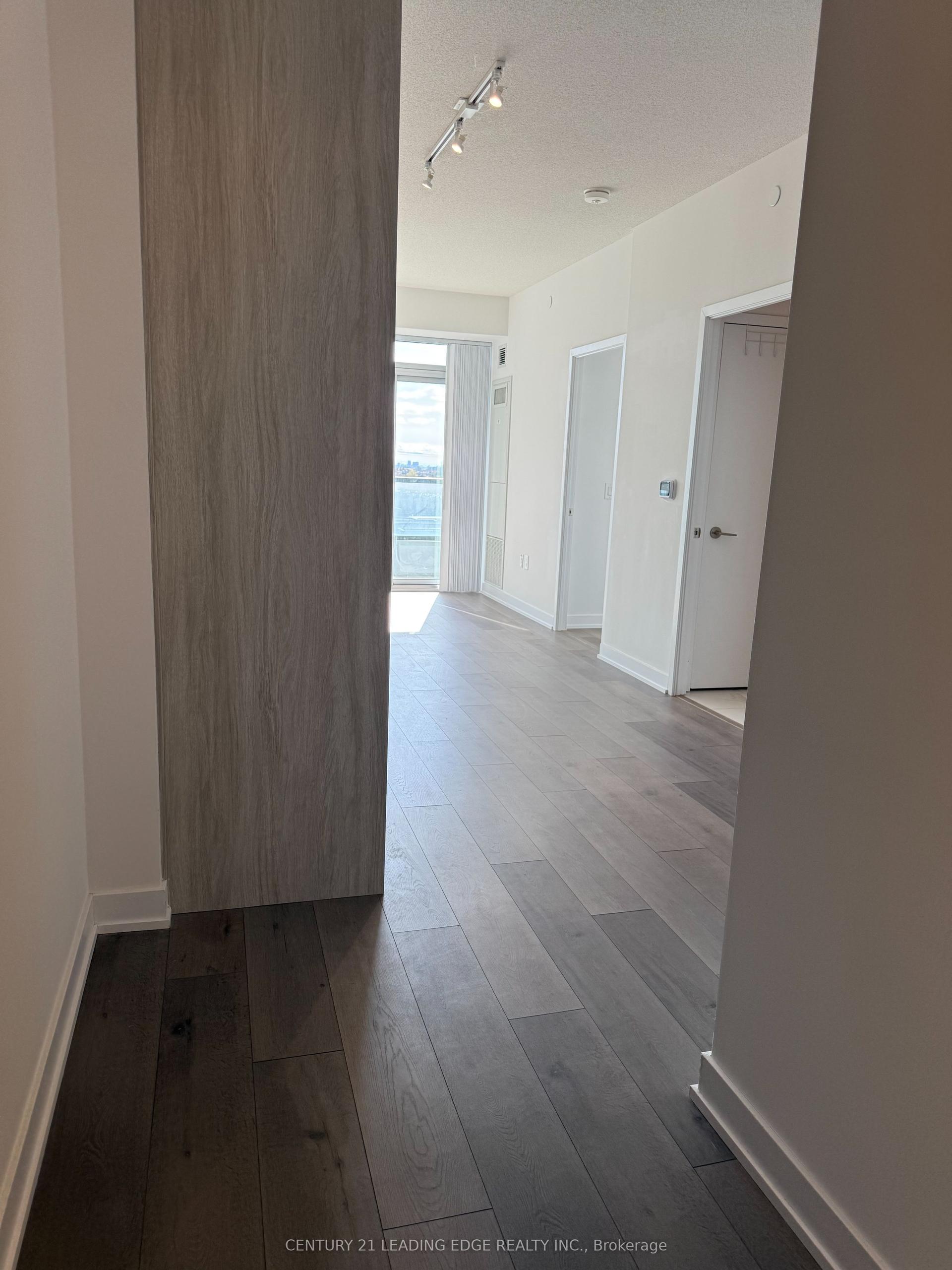 38 Honeycrisp Crescent 811 #811, Vaughan — Condo for lease, photo 1