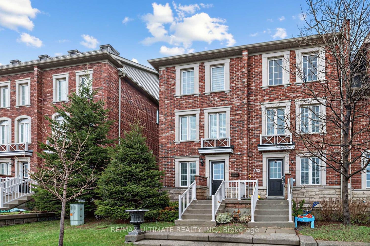 255 Torbarrie Road E — photo 1