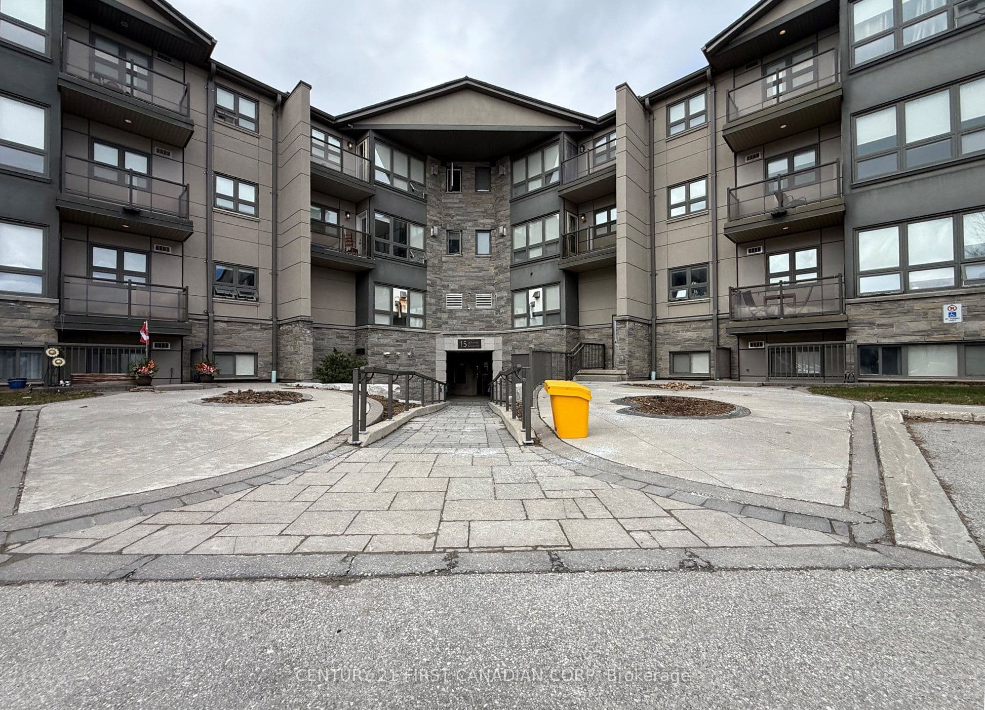 15 JACKSWAY Crescent 114 #114 — photo 1