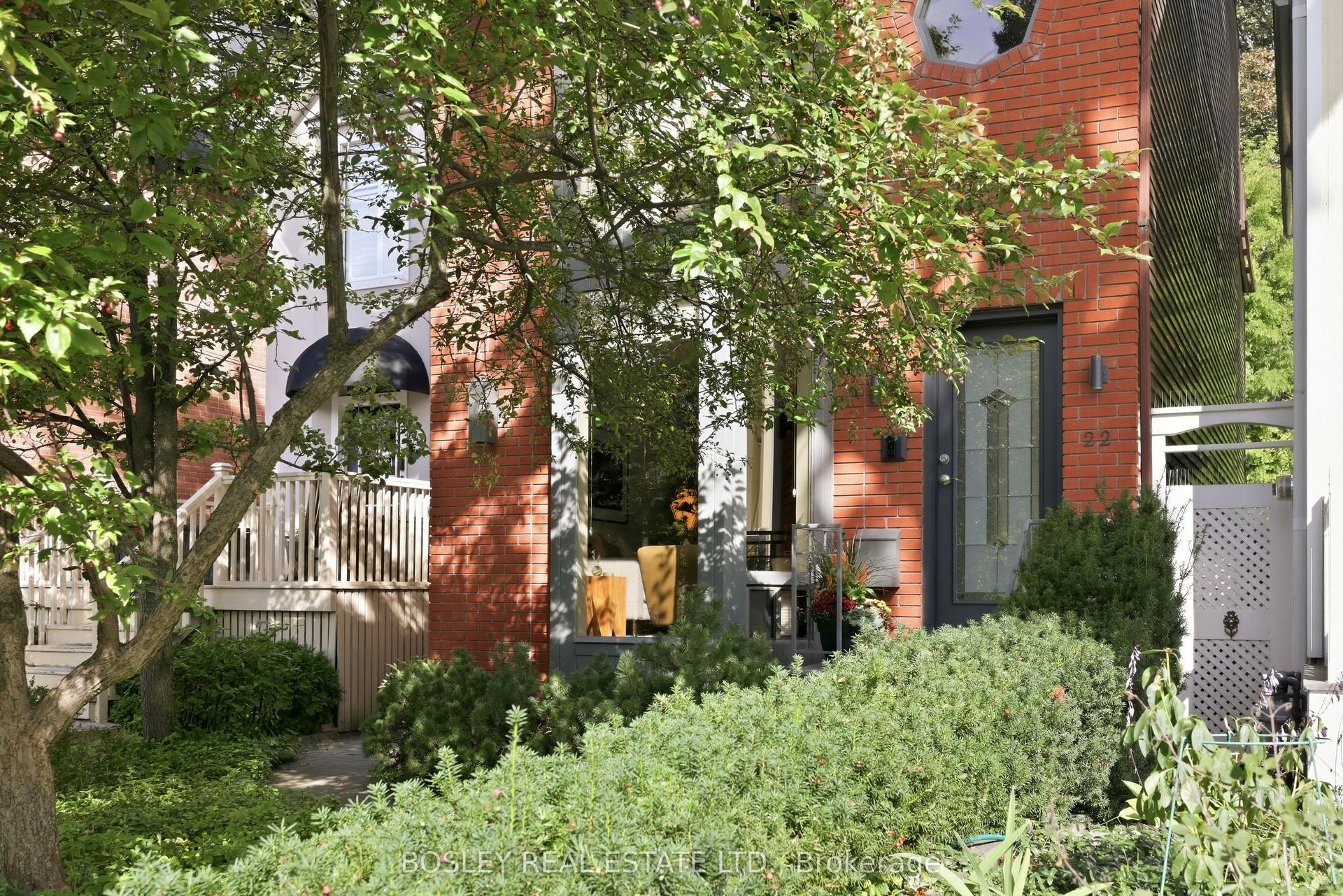 22 Cavell Avenue, Toronto — Detached for sale, photo 1