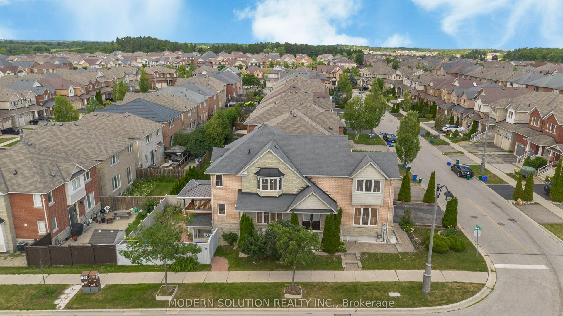 4 Overhold Crescent, Richmond Hill — Detached for sale, photo 1