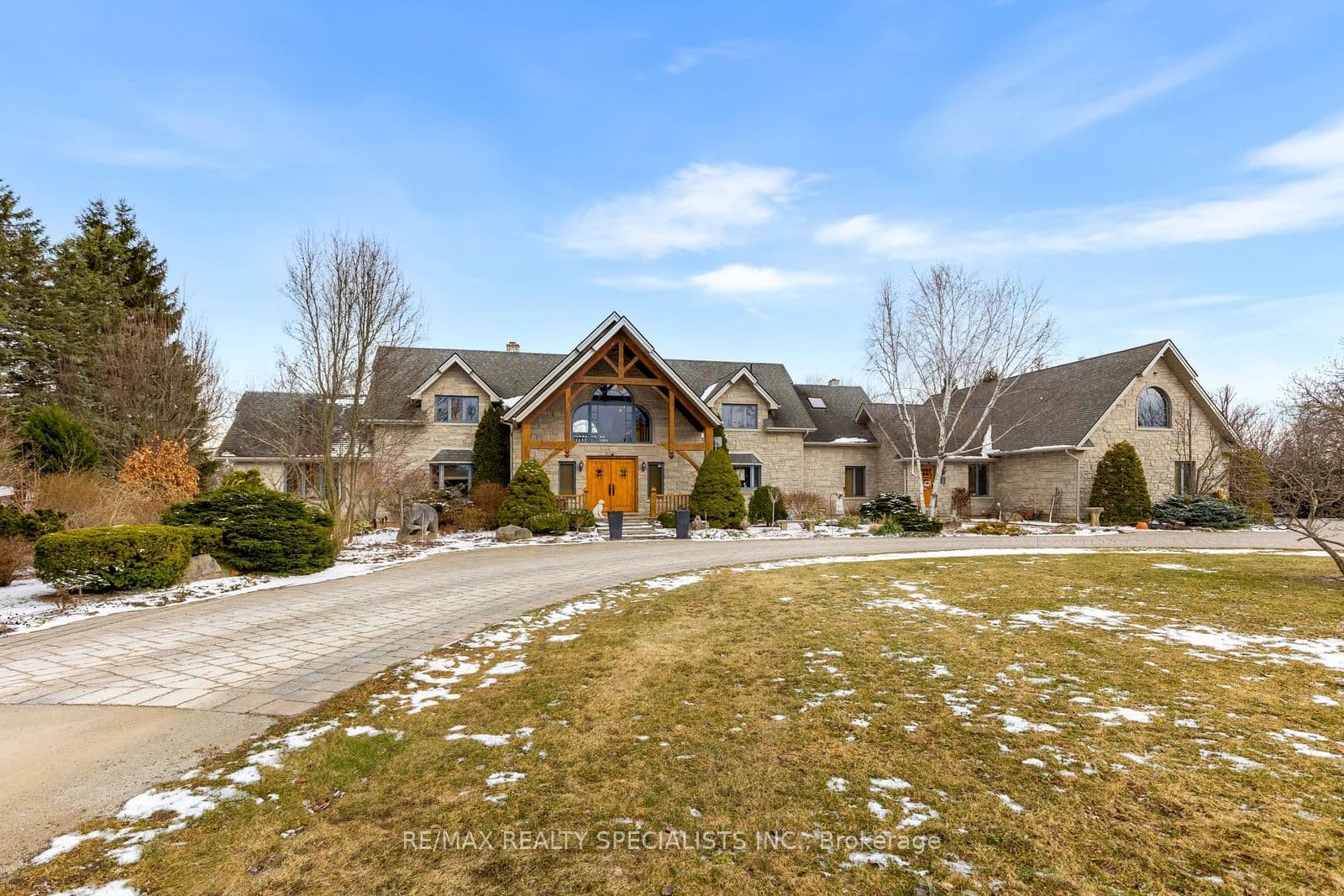 5290 Trafalgar Road W — photo 1