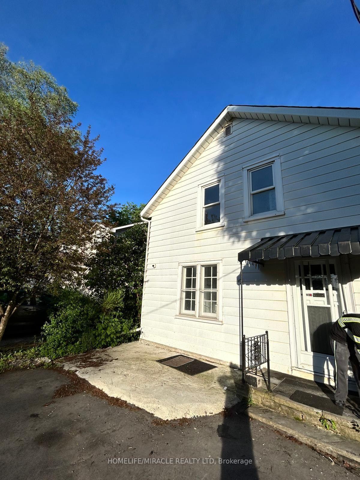37 Clarence Street, Brampton — Detached for lease, photo 1