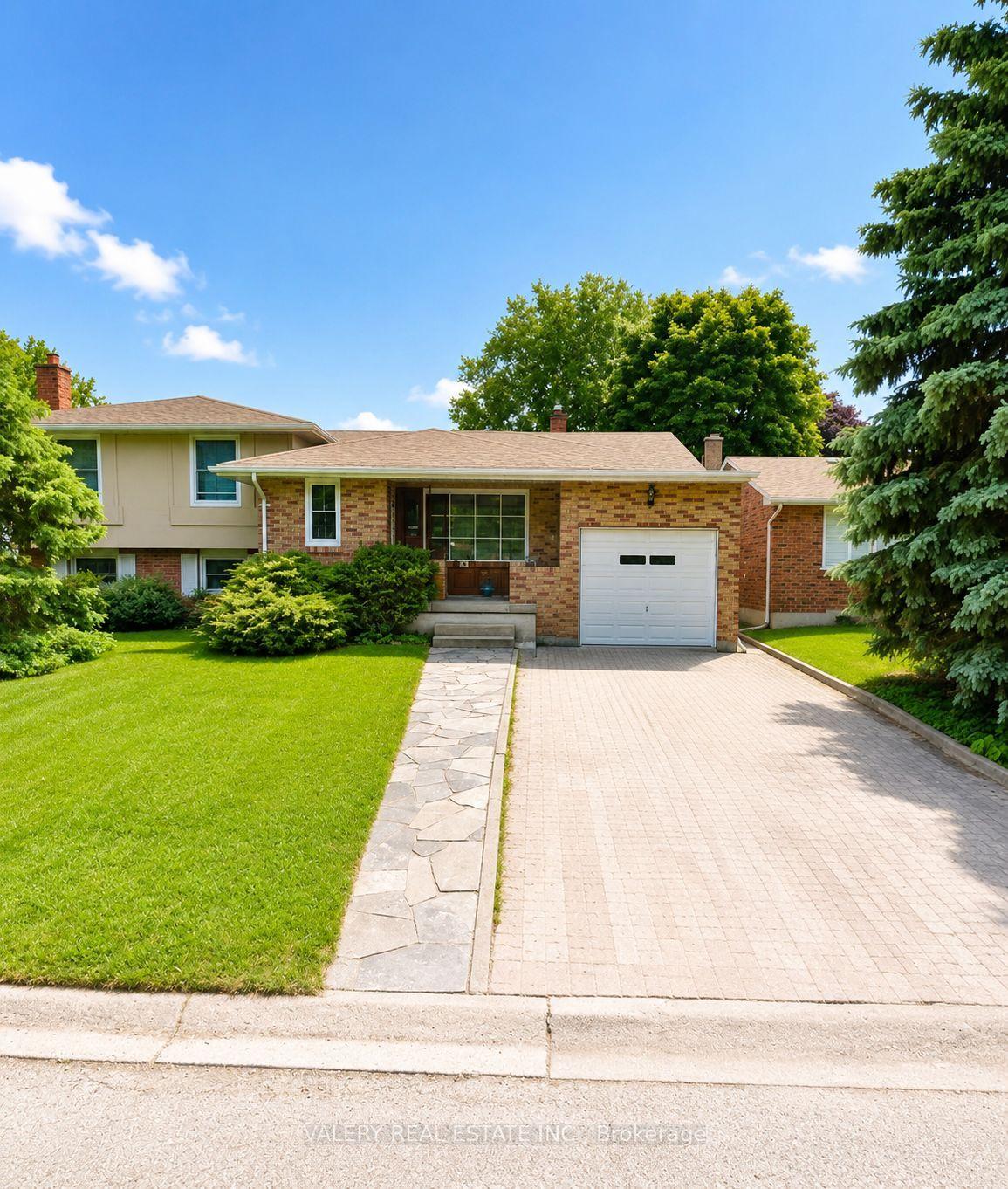 63 Paperbirch Crescent A #A — photo 1