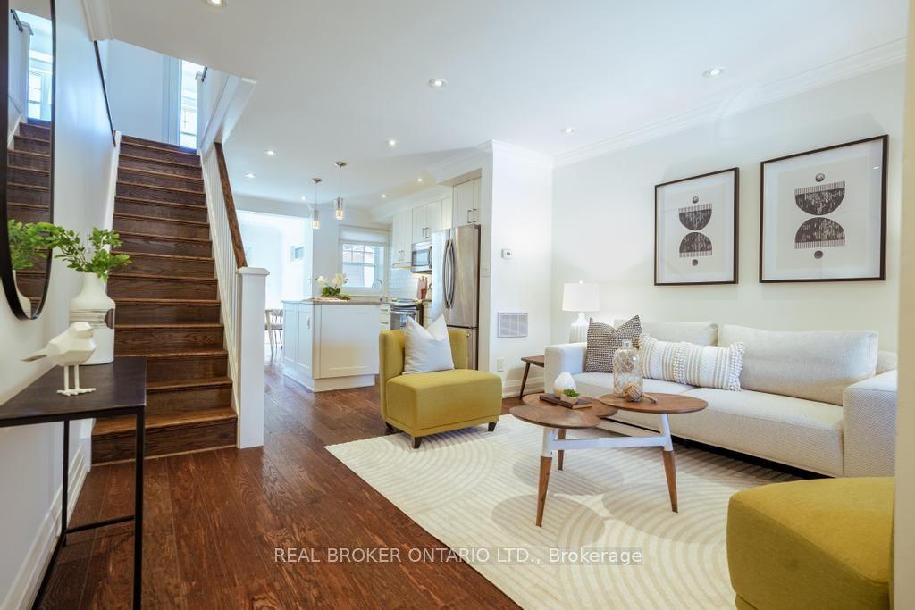 5 Heyworth Crescent S — photo 1