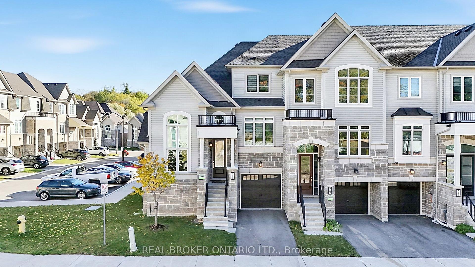 31 Lyall Stokes Circle, East Gwillimbury — Townhouse for sale, photo 1
