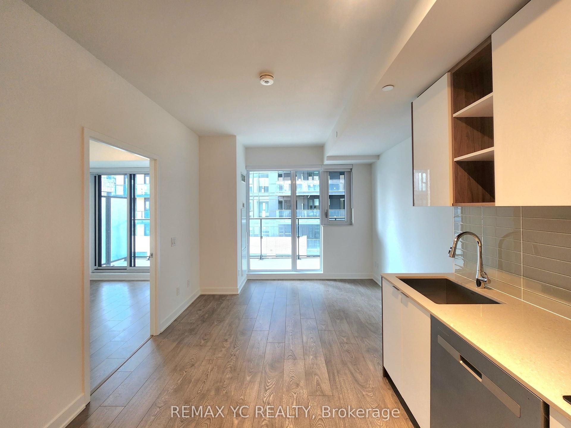 543 Richmond Street W 915 #915 — photo 1
