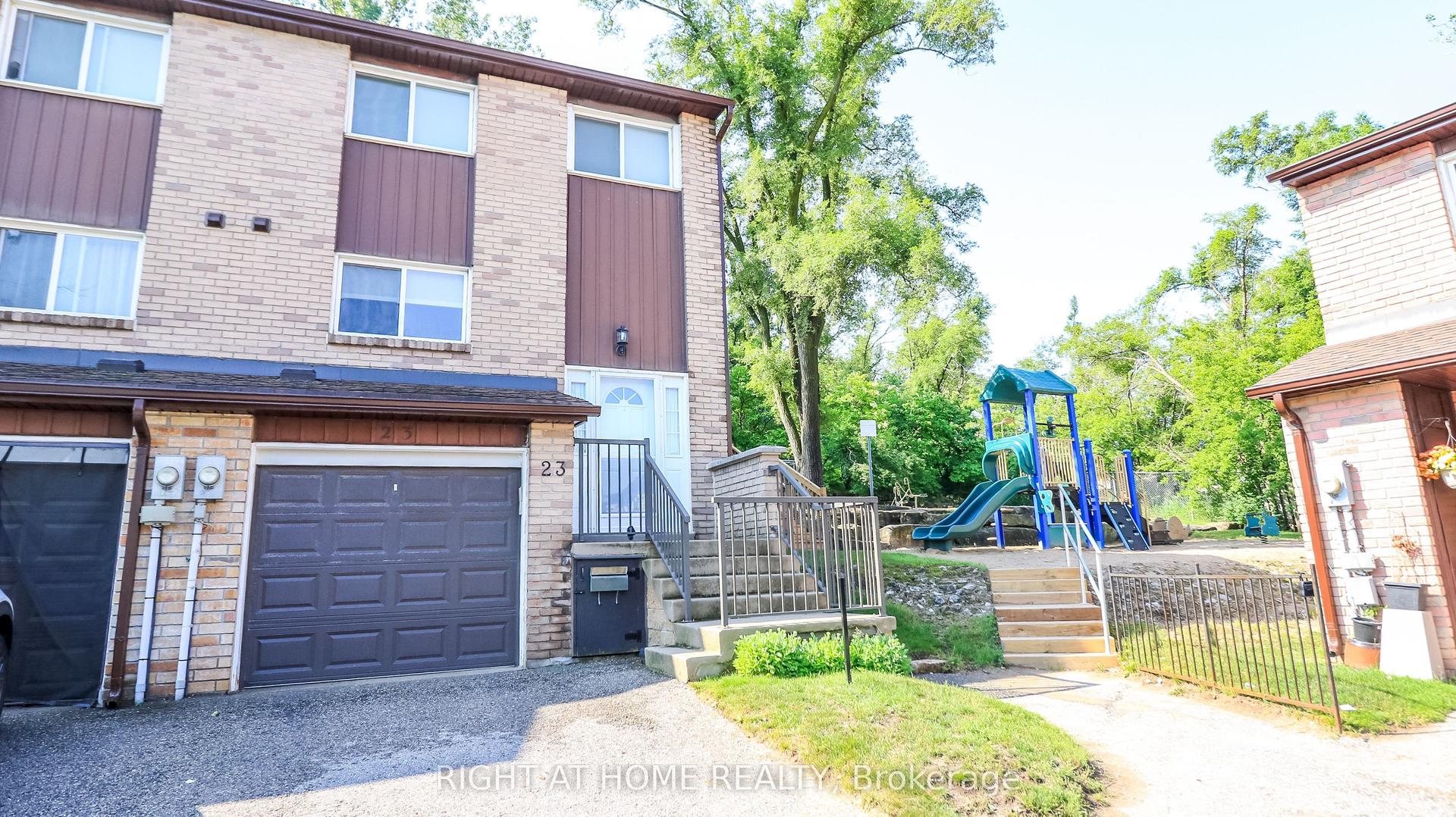 52 Adelaide Street 23 #23, Barrie — Condo Town for sale, photo 1