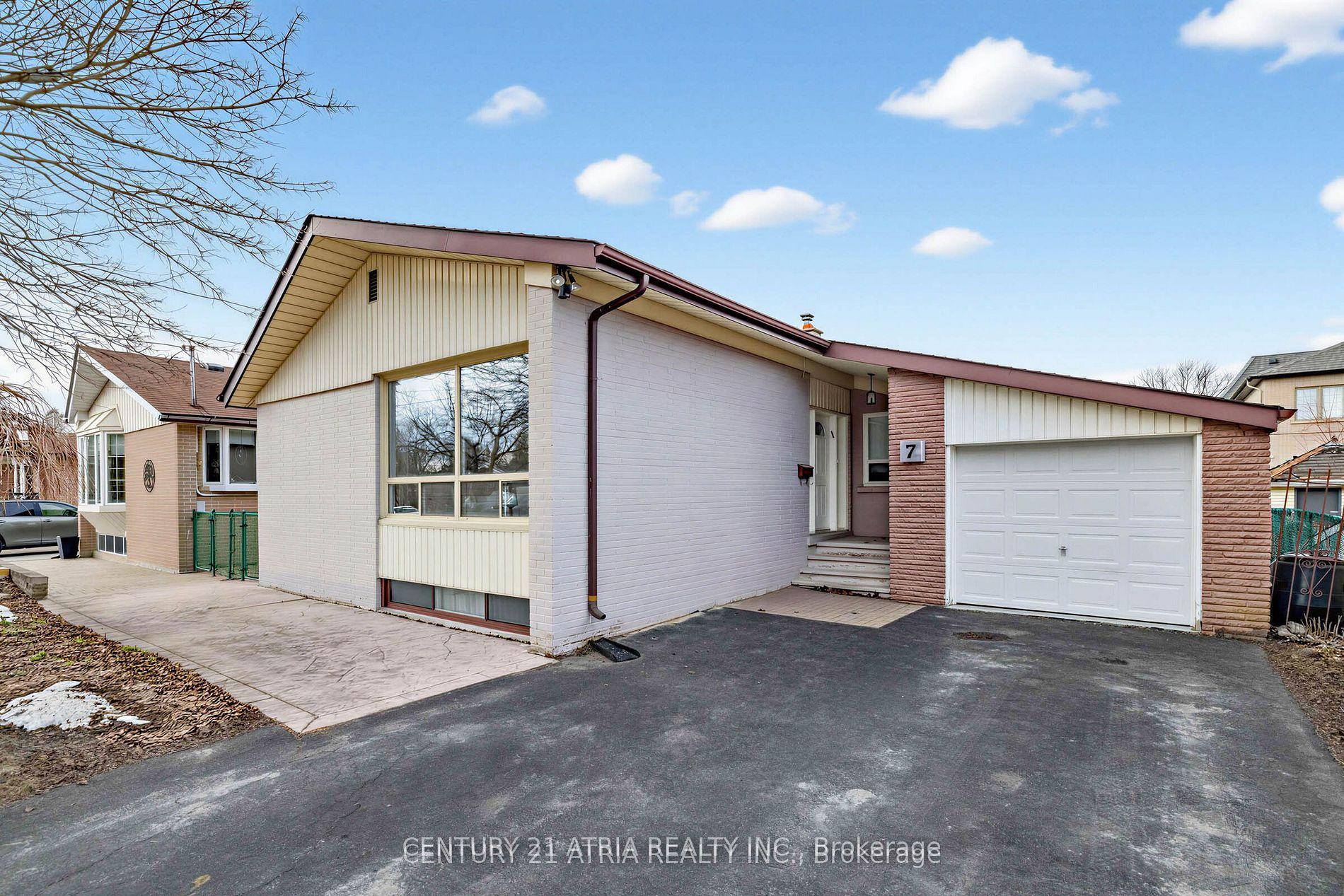 7 Rockport Crescent — photo 1