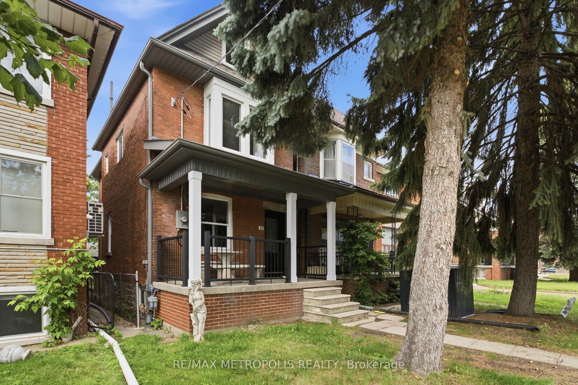 14 McRoberts Avenue — photo 1
