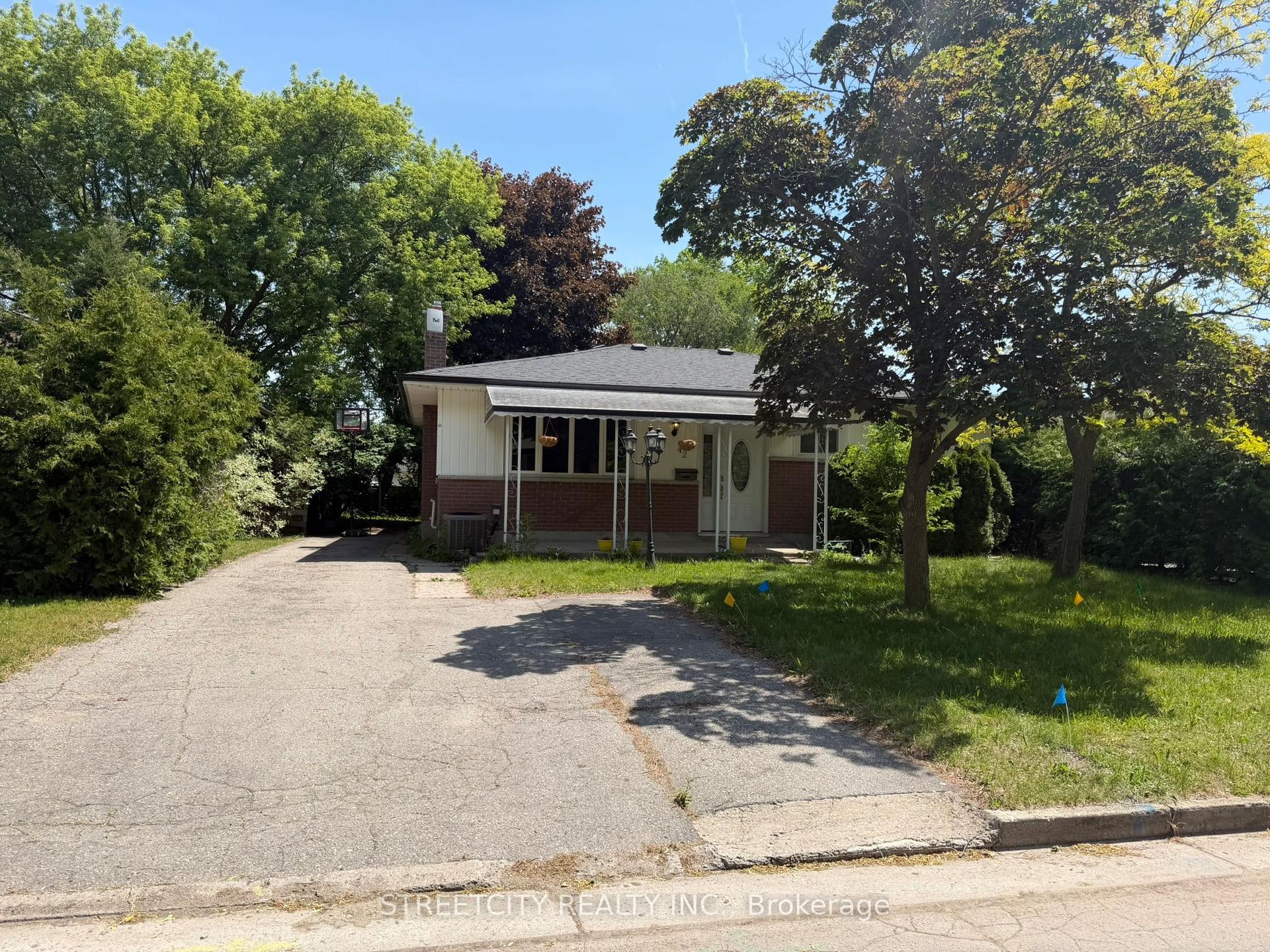 42 Oneida Road — photo 1