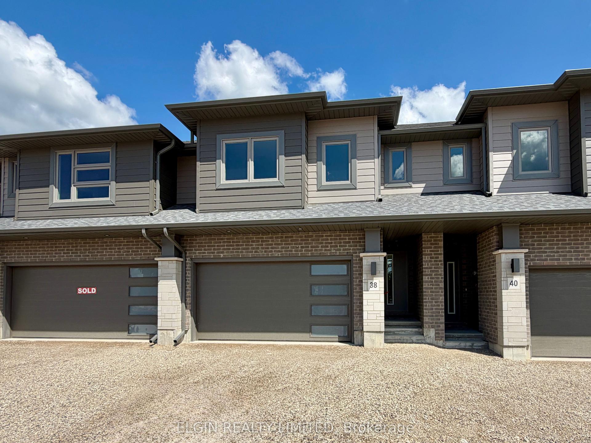 38 Finch Street, Tillsonburg — Townhouse for sale, photo 1