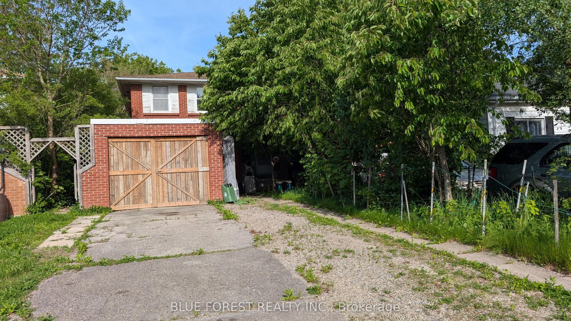 112 Marlborough Avenue — photo 1