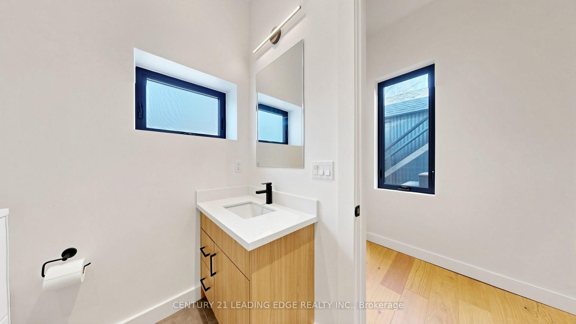 679 WOODBINE Avenue E 2ND FLR #2ND FLR — photo 1