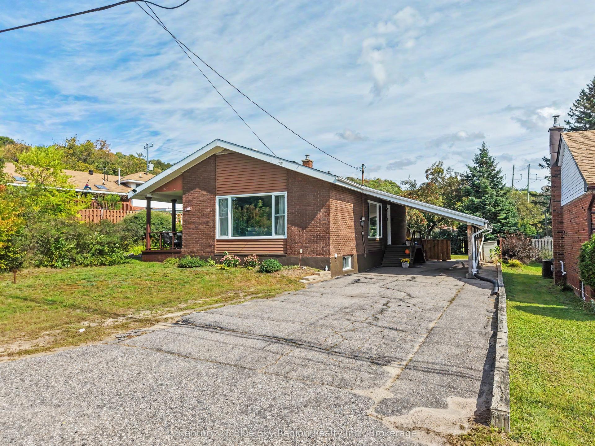 1572 Chapais Street, North Bay — Detached for sale, photo 1