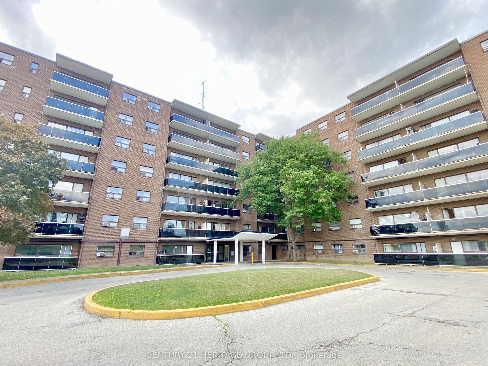 10 Garfella Drive 401 #401, Toronto — Multiplex for lease, photo 1